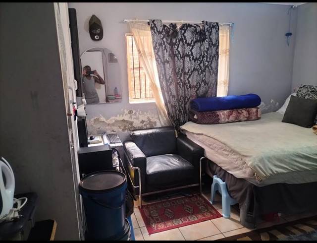 7 BEDROOM HOUSE FOR SALE IN VREDEDORP